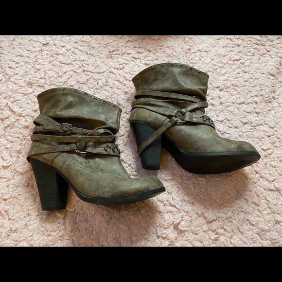 Gray 3in heels - Picture 1 of 2